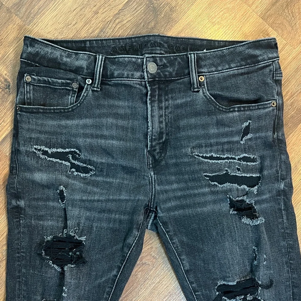 AE - Men's Distressed Skinny Jeans in Black - 36 x 32 - Picture 2 of 10